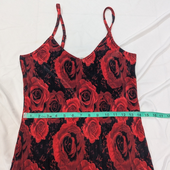 Almost Famous Ribbed Red Rose Patterned Maxi Dress - Picture 6 of 11